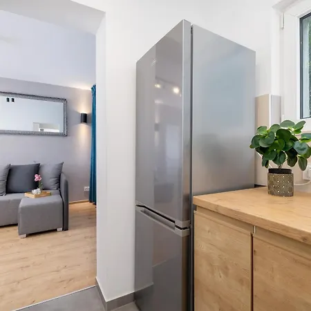 Jasny Blisko Tauron Arena By Renters アパート *