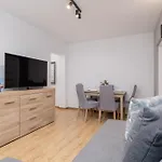 Jasny Blisko Tauron Arena By Renters شقة