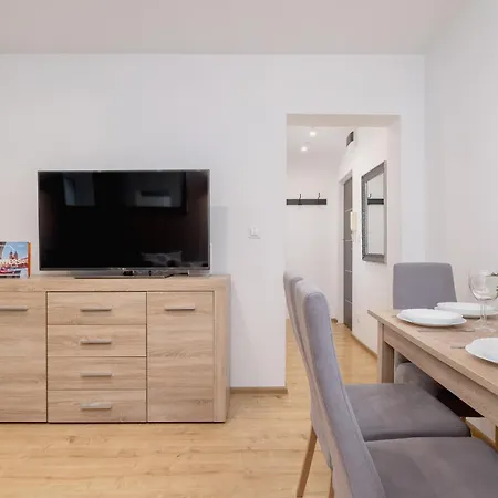Jasny Blisko Tauron Arena By Renters شقة
